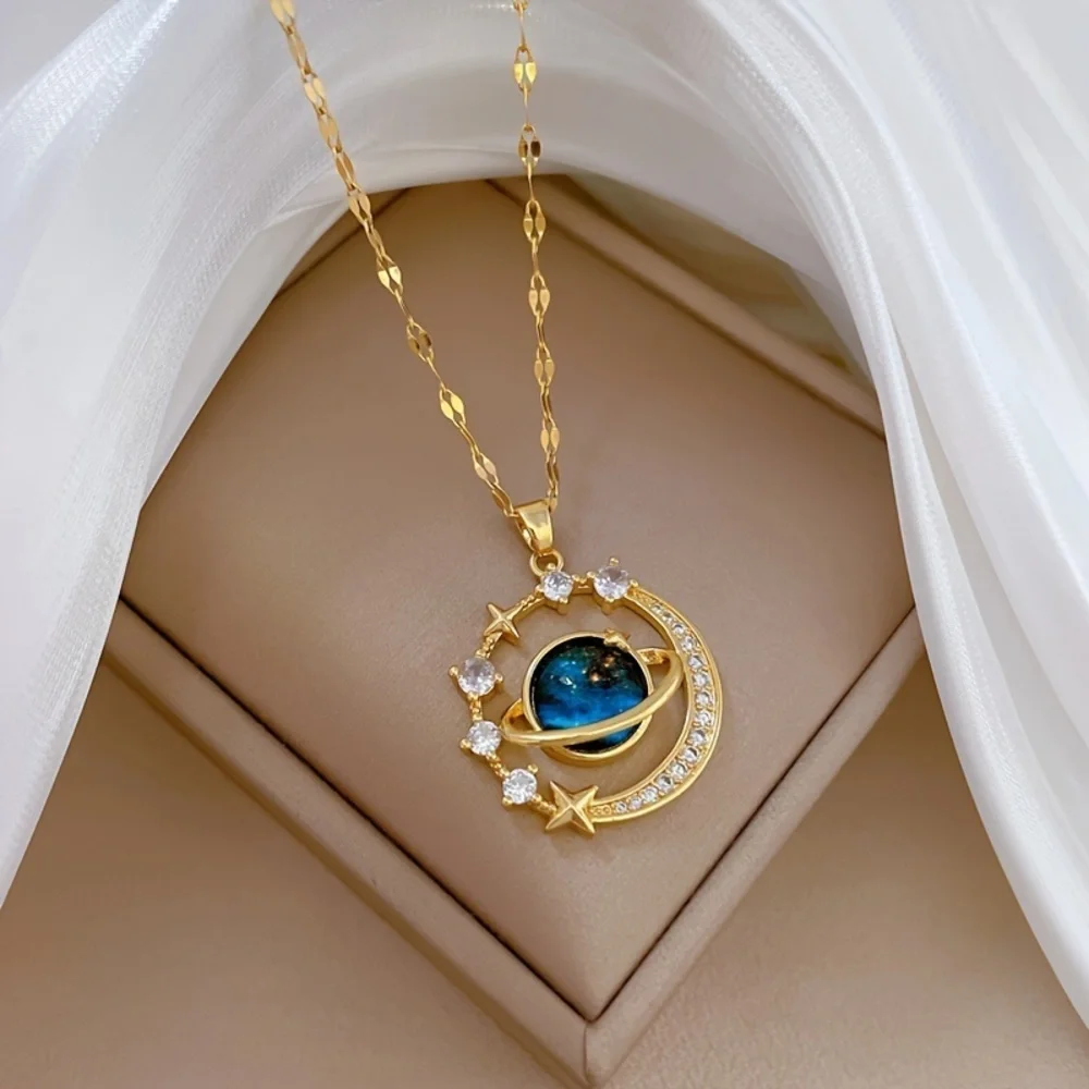 18K Gold-Plated Starry Sky & Planet Necklace: Celestial Beauty - Picture 2 of 7